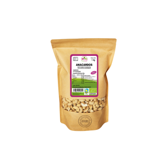 Bolsa de 1kg de Anacardos de la marca EcoAndes. El envase es de papel kraft con ventana transparente que muestra el contenido, etiqueta frontal con información nutricional, certificaciones ecológicas, sin gluten y sello de "envasado artesanal".