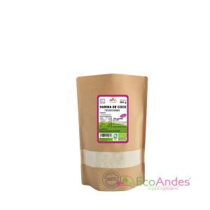 Bolsa de 500g con contenido de Harina de coco de la marca EcoAndes. El envase es de papel kraft con ventana transparente que muestra el contenido, etiqueta frontal con información nutricional, certificaciones ecológicas, sin gluten y sello de "envasado artesanal".