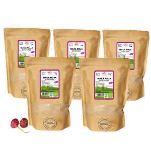 5 Bolsas de 1kg de Maca roja en polvo de la marca EcoAndes. El envase es de papel kraft con ventana transparente que muestra el contenido, etiqueta frontal con información nutricional, certificaciones ecológicas, sin gluten y sello de "envasado artesanal".