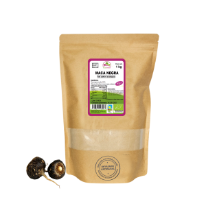 Bolsa de 1kg de Maca negra en polvo de la marca EcoAndes. El envase es de papel kraft con ventana transparente que muestra el contenido, etiqueta frontal con información nutricional, certificaciones ecológicas, sin gluten y sello de "envasado artesanal".