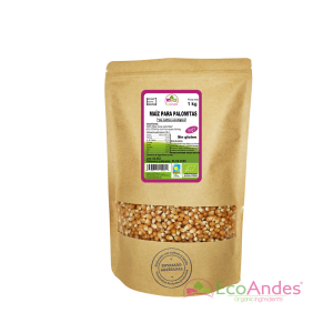 Bolsa de 1 kg de maíz para palomitas orgánico de la marca EcoAndes. El envase es de papel kraft con ventana transparente que muestra el contenido, etiqueta frontal con información nutricional, certificaciones ecológicas, sin gluten y sello de "envasado artesanal".