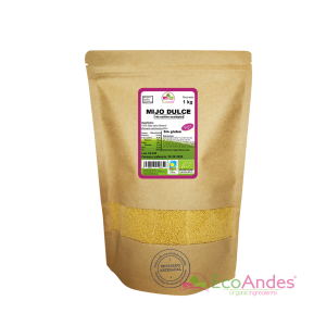 Bolsa de 1 kg de mijo dulce orgánico de la marca EcoAndes. El envase es de papel kraft con ventana transparente que muestra el contenido, etiqueta frontal con información nutricional, certificaciones ecológicas, sin gluten y sello de "envasado artesanal".