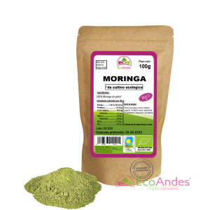 Bolsa de 100g de Moringa en polvo de la marca EcoAndes. El envase es de papel kraft con ventana transparente que muestra el contenido, etiqueta frontal con información nutricional, certificaciones ecológicas, sin gluten y sello de "envasado artesanal".