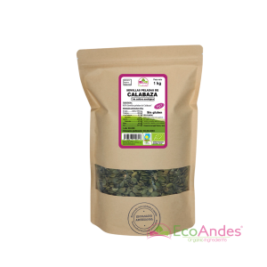Bolsa de 1kg con contenido de semillas de calabaza de la marca EcoAndes. El envase es de papel kraft con ventana transparente que muestra el contenido, etiqueta frontal con información nutricional, certificaciones ecológicas, sin gluten y sello de "envasado artesanal".