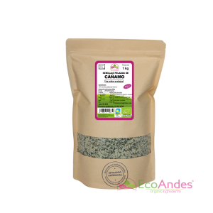 Bolsa de 1kg con contenido de semillas de cañamo pelado de la marca EcoAndes. El envase es de papel kraft con ventana transparente que muestra el contenido, etiqueta frontal con información nutricional, certificaciones ecológicas, sin gluten y sello de "envasado artesanal".